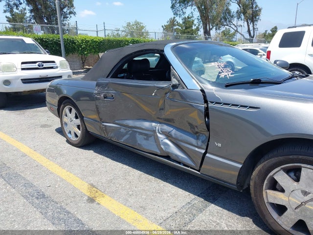 45504936 :رقم المزاد ، 1FAHP60AX3Y112858 vin ، 2003 Ford Thunderbird مزاد بيع