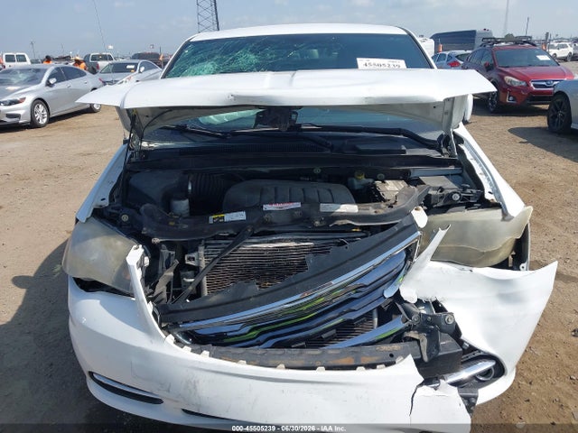 Auction sale of the 2014 Chrysler Town & Country S, vin: 2C4RC1HG3ER225239, lot number: 45505239