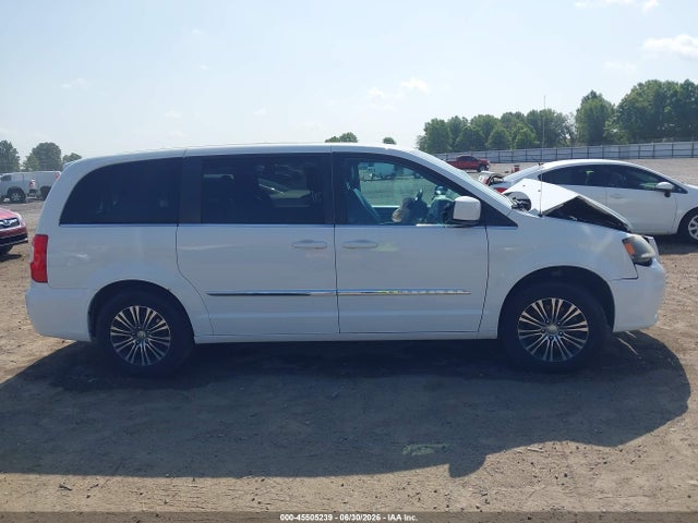 Auction sale of the 2014 Chrysler Town & Country S, vin: 2C4RC1HG3ER225239, lot number: 45505239