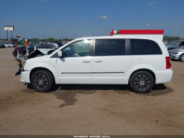 Auction sale of the 2014 Chrysler Town & Country S, vin: 2C4RC1HG3ER225239, lot number: 45505239