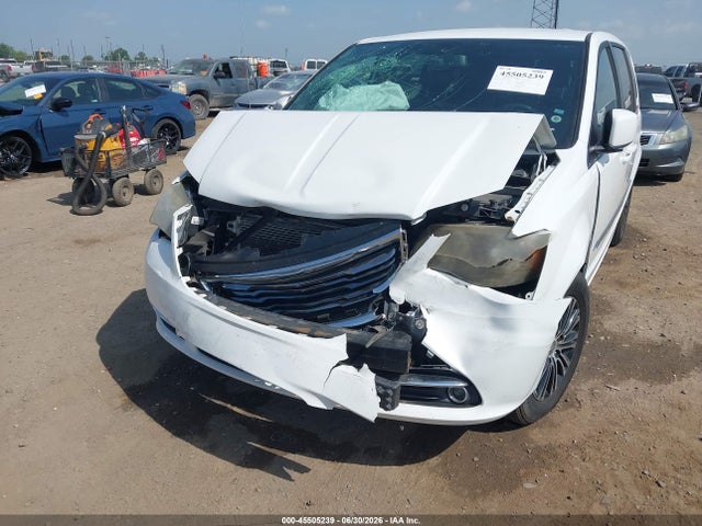 Auction sale of the 2014 Chrysler Town & Country S, vin: 2C4RC1HG3ER225239, lot number: 45505239