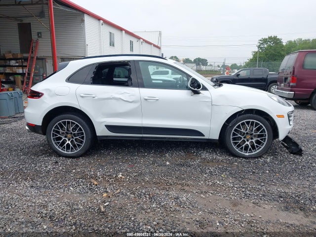 Porsche Macan Sport Edition 2018 WP1AA2A52JLB23434 Image 13