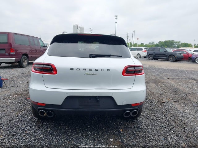 Porsche Macan Sport Edition 2018 WP1AA2A52JLB23434 Image 16