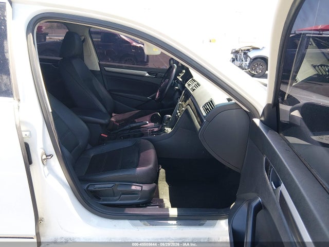 Продажа на аукционе авто 2016 Volkswagen Passat 1.8t R-line, vin: 1VWAT7A33GC041998, номер лота: 45505644