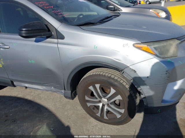 JTMZFREV4JJ199774 Toyota RAV4 LE
