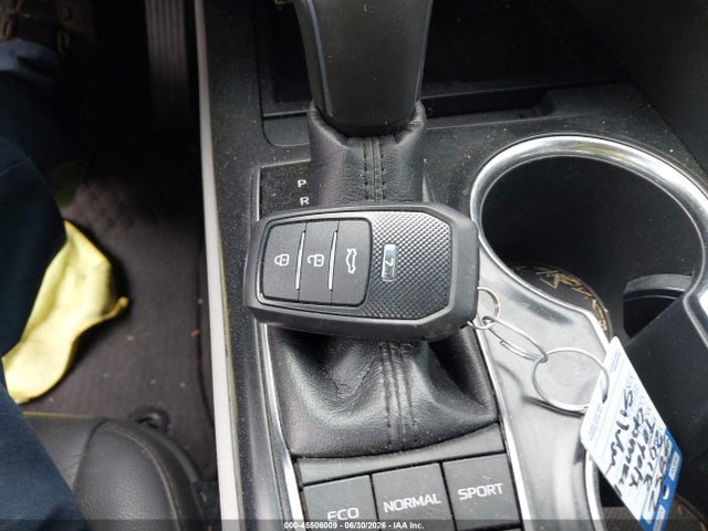 4T1B21HK3JU007562 Toyota Camry Hybrid Xle