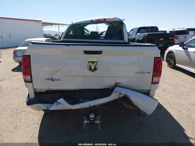 1C6RR7FTXKS673075 RAM 1500 Classic Tradesman 4x4 6&#039;4 Box