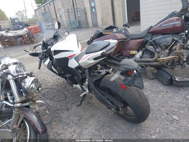 JH2SC7715TK900593 Honda CBR1000 RR
