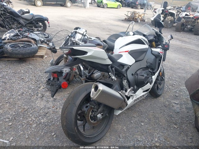 JH2SC7715TK900593 Honda CBR1000 RR