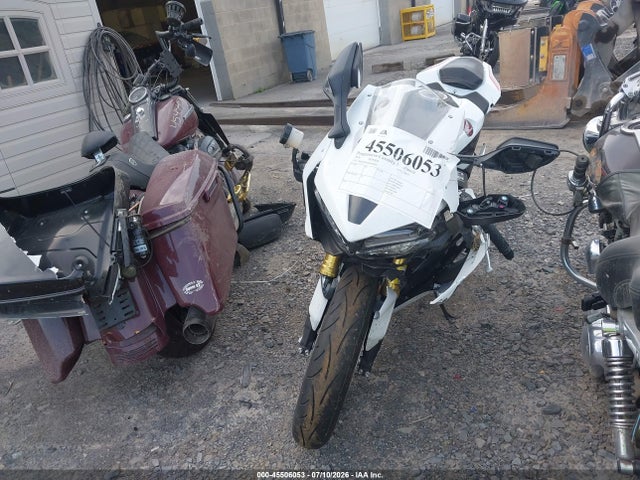 JH2SC7715TK900593 Honda CBR1000 RR
