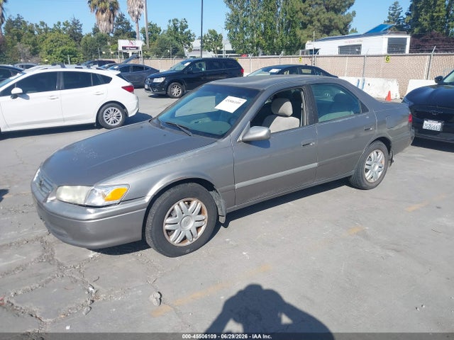 45506109 :رقم المزاد ، 4T1BF22KX1U115924 vin ، 2001 Toyota Camry Le V6 مزاد بيع