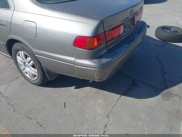 45506109 :رقم المزاد ، 4T1BF22KX1U115924 vin ، 2001 Toyota Camry Le V6 مزاد بيع