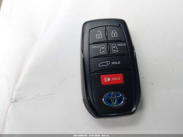 Toyota SIENNA XLE 2024 5TDYRKEC3RS181113 Image 11