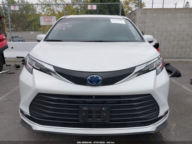 Toyota SIENNA XLE 2024 5TDYRKEC3RS181113 Image 13