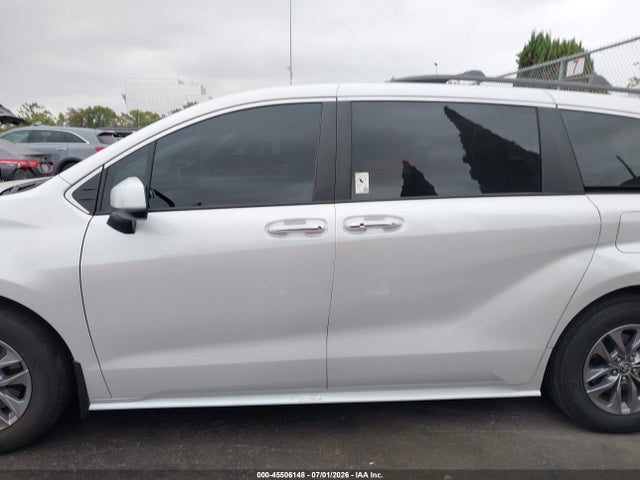 Toyota SIENNA XLE 2024 5TDYRKEC3RS181113 Image 15