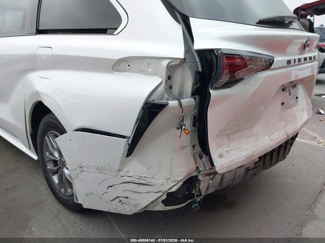 Toyota SIENNA XLE 2024 5TDYRKEC3RS181113 Image 6