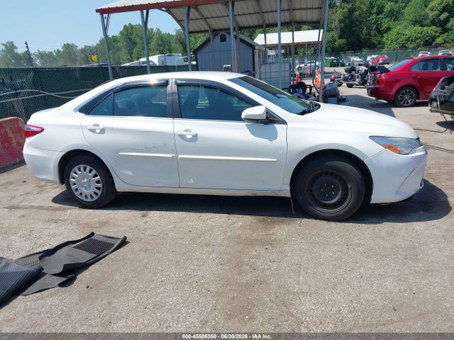 2017 Toyota Camry Le მანქანა იყიდება აუქციონზე, vin: 4T1BF1FK5HU360063, აუქციონის ნომერი: 45506350