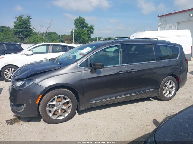 2019 Chrysler Pacifica Touring L Plus მანქანა იყიდება აუქციონზე, vin: 2C4RC1EG4KR577083, აუქციონის ნომერი: 45506805