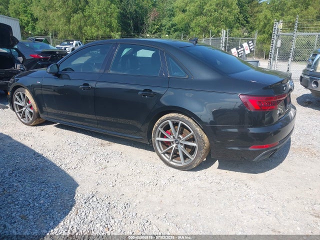 Audi A4 2.0t Premium/2.0t Tech Premium 2018 WAUENAF46JN001033 Image 3