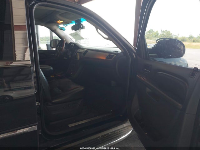 2010 Cadillac Escalade Luxury მანქანა იყიდება აუქციონზე, vin: 1GYUKBEF1AR259382, აუქციონის ნომერი: 45506932