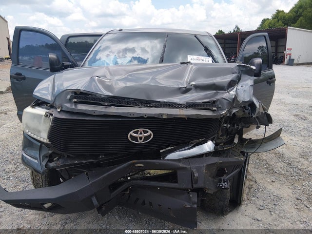 5TFDW5F19HX587587 Toyota Tundra Sr5 5.7l V8