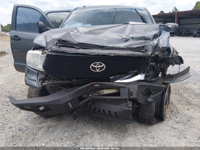 5TFDW5F19HX587587 Toyota Tundra Sr5 5.7l V8