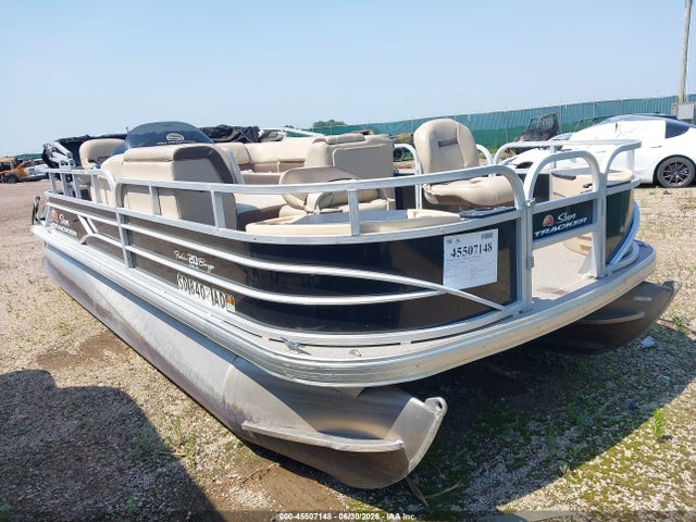 Suntracker Ph30 Pontoon Boat 2018 BUJ520721718 Image 2