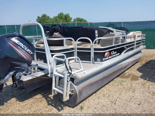 Suntracker Ph30 Pontoon Boat 2018 BUJ520721718 Image 3