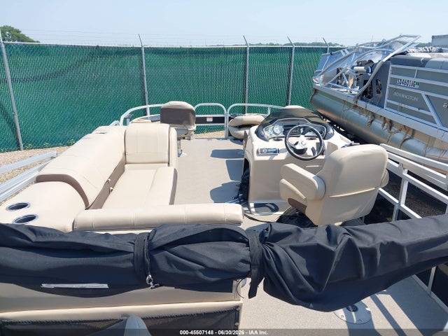 Suntracker Ph30 Pontoon Boat 2018 BUJ520721718 Image 5