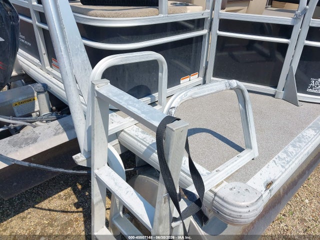 Suntracker Ph30 Pontoon Boat 2018 BUJ520721718 Image 6