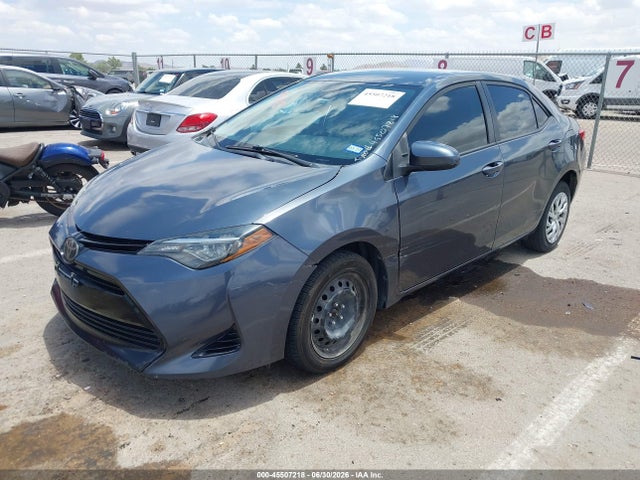 Toyota COROLLA LE 2018 5YFBURHE6JP834623 Image 2