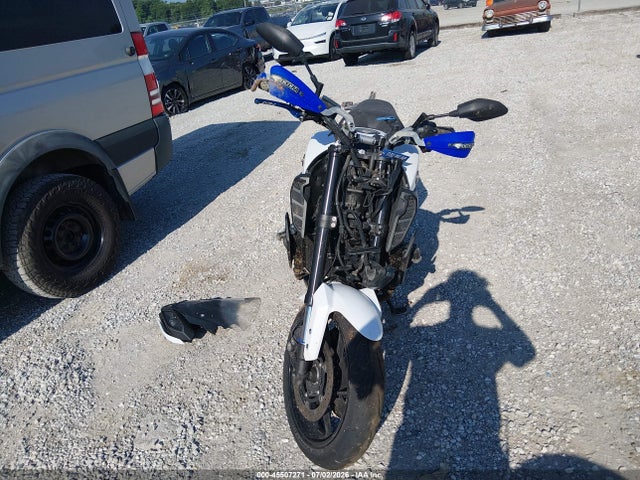 Yamaha FZ09 2017 JYARN53E7HA001838 Image 5
