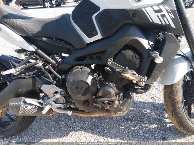 Yamaha FZ09 2017 JYARN53E7HA001838 Image 8