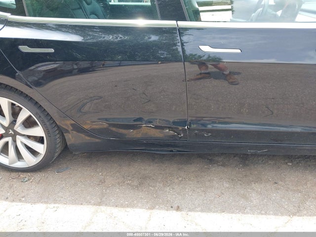 45507301 :رقم المزاد ، 5YJ3E1EB0KF392593 vin ، 2019 Tesla Model 3 Long Range/performance مزاد بيع