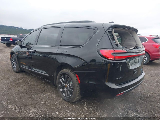 Chrysler Pacifica Hybrid Road Tripper 2024 2C4RC1S79RR134703 Image 3