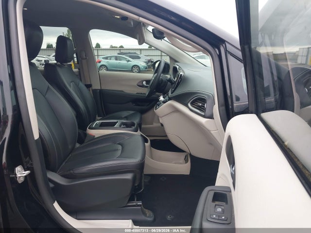Chrysler Pacifica Hybrid Road Tripper 2024 2C4RC1S79RR134703 Image 5