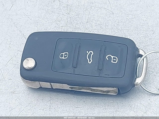 1VWBA7A33JC011479 Volkswagen Passat 2.0t Se