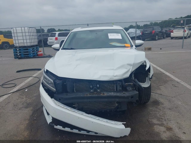 1VWBA7A33JC011479 Volkswagen Passat 2.0t Se
