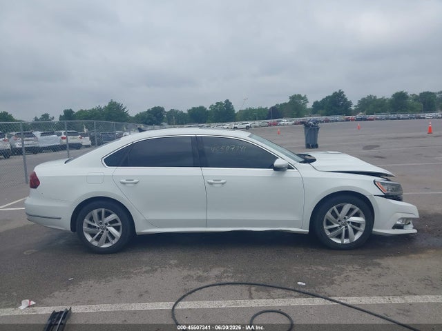 1VWBA7A33JC011479 Volkswagen Passat 2.0t Se