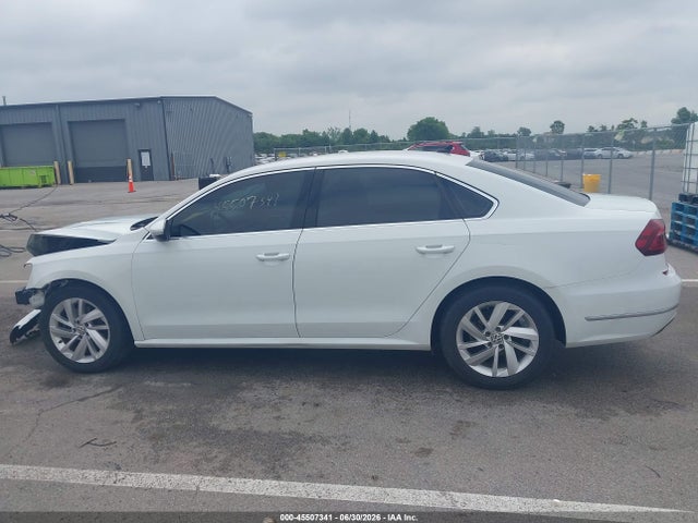 1VWBA7A33JC011479 Volkswagen Passat 2.0t Se