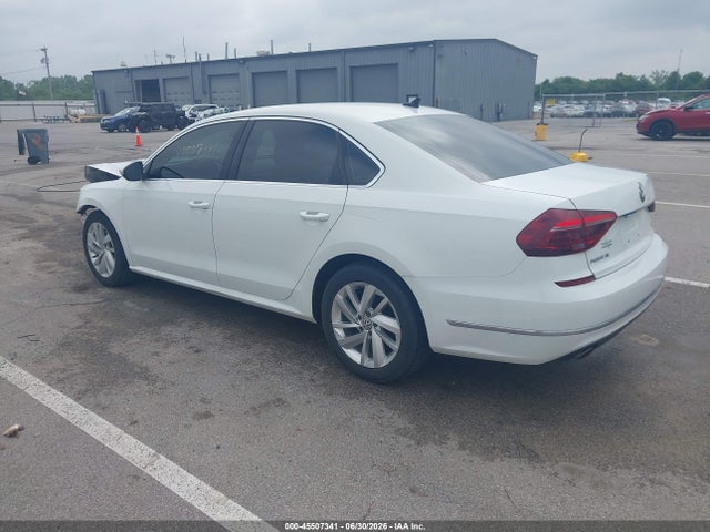 1VWBA7A33JC011479 Volkswagen Passat 2.0t Se