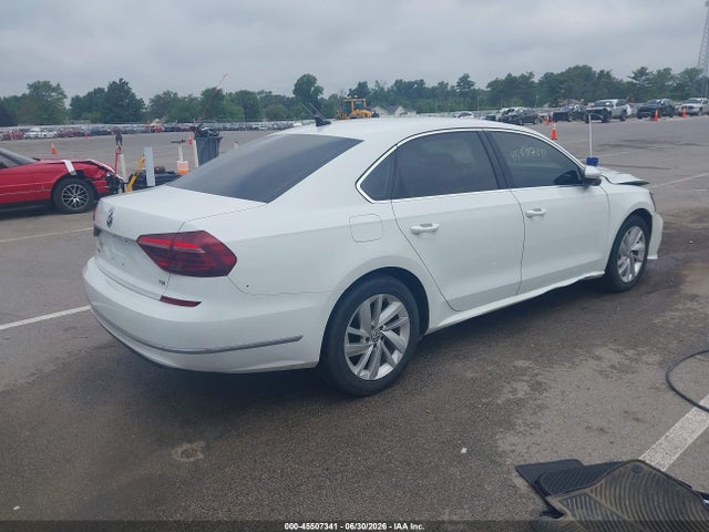 1VWBA7A33JC011479 Volkswagen Passat 2.0t Se