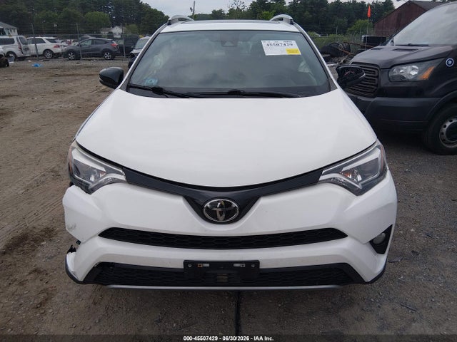 Toyota RAV4 SE 2017 JTMJFREV5HD211744 Image 13