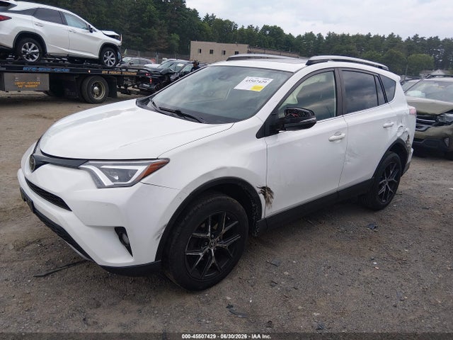 Toyota RAV4 SE 2017 JTMJFREV5HD211744 Image 2