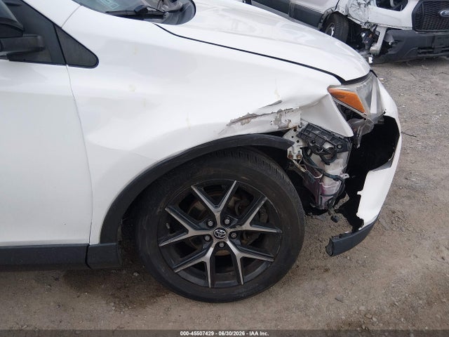 Toyota RAV4 SE 2017 JTMJFREV5HD211744 Image 6
