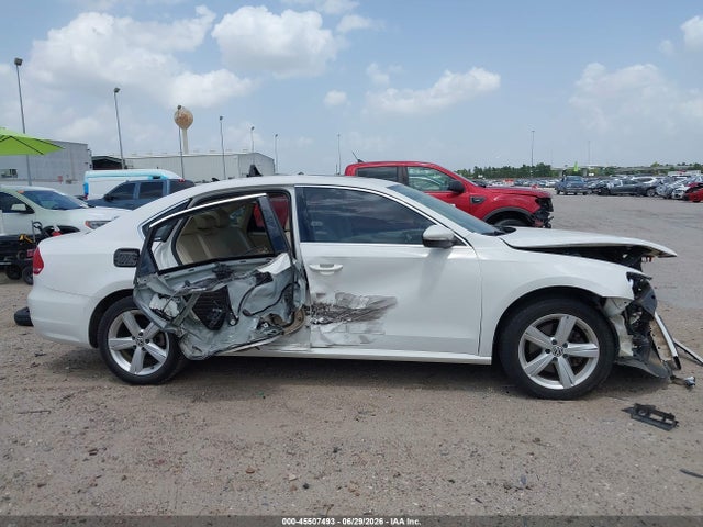 2012 Volkswagen Passat 2.5l Se მანქანა იყიდება აუქციონზე, vin: 1VWBH7A36CC101739, აუქციონის ნომერი: 45507493