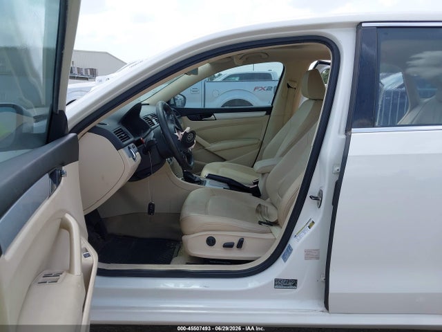 2012 Volkswagen Passat 2.5l Se მანქანა იყიდება აუქციონზე, vin: 1VWBH7A36CC101739, აუქციონის ნომერი: 45507493