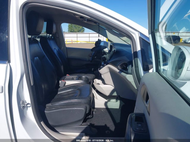 2C4RC1BG4KR732428 Chrysler Pacifica Touring L