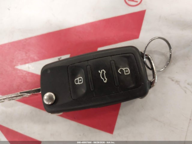 1VWAT7A39GC053069 Volkswagen Passat 1.8t S