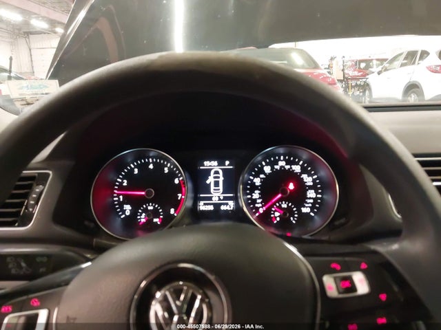 1VWAT7A39GC053069 Volkswagen Passat 1.8t S
